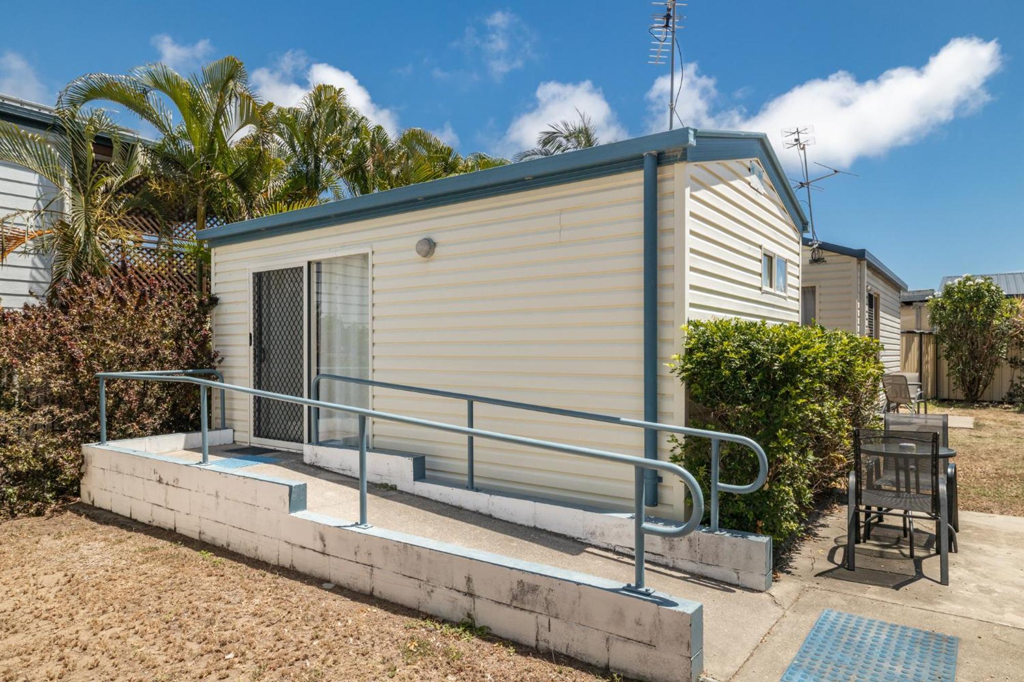 Harbour Lights Tourist Park Hotel Bowen Exterior photo